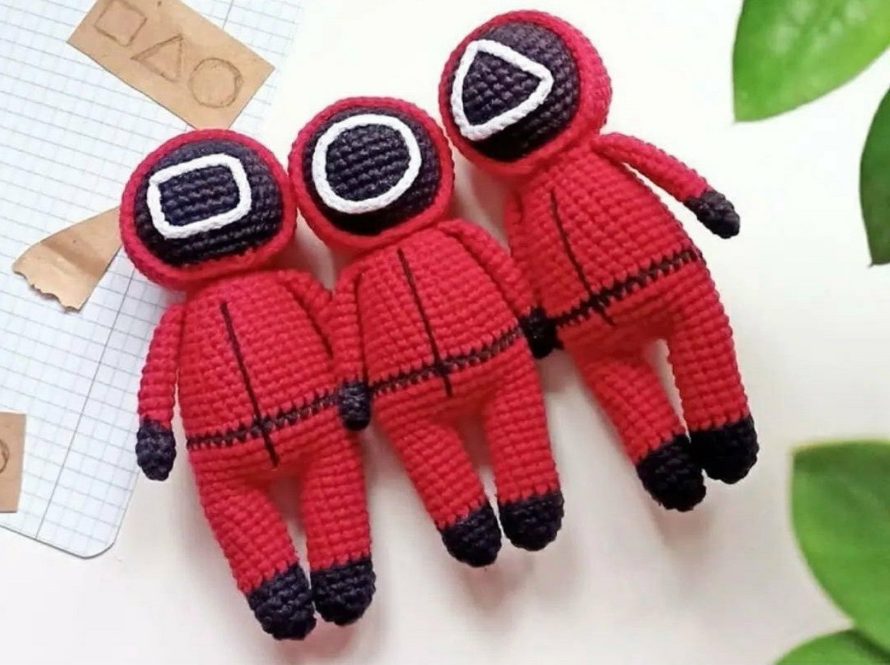Амигуруми схема охранники игра в кальмара крючком