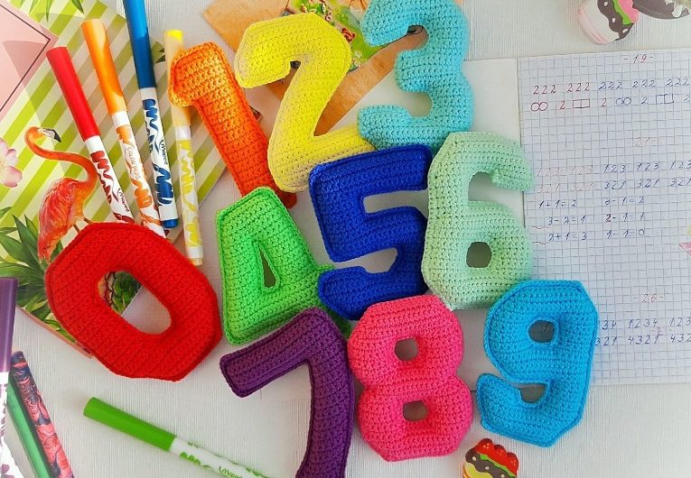 Вязаный цифры крючком: схема с описанием