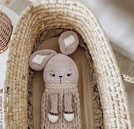 Зайка плюшевая пижамница крючком Зайка плюшевая пижамница крючком схема и описание