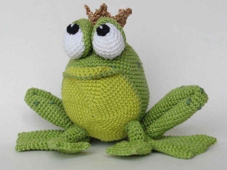 Вязаная игрушка лягушка крючком