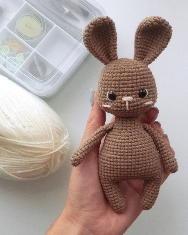 Вязаный зайчик амигуруми крючком Вязаный зайчик амигуруми крючком